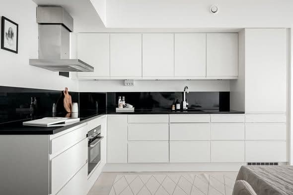 Stilren 2:a med balkong och utsikt