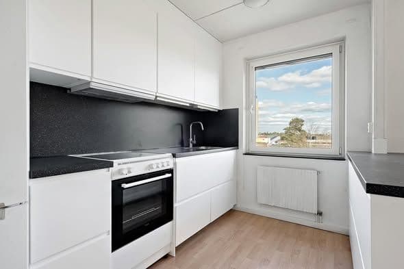 Nyrenoverad 2a med balkong i Husby