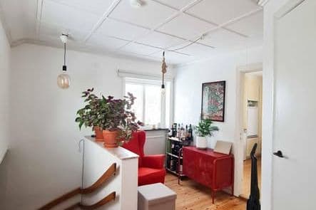 Möblerad etta i Mälarhöjden m trädgård