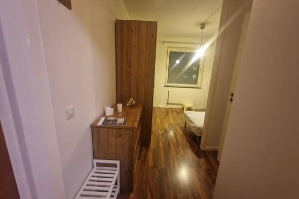 Ljus 1:a med egen ingång i Husby