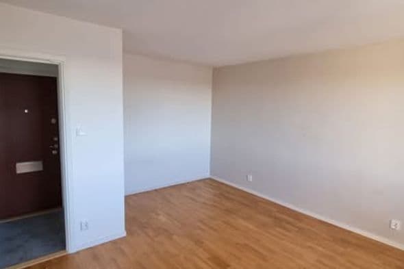 Ljus 1:a balkong & utsikt Högdalen